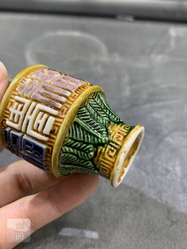 清晚期素三彩堆塑蕉叶纹福寿纹鼻烟壶 - 图8